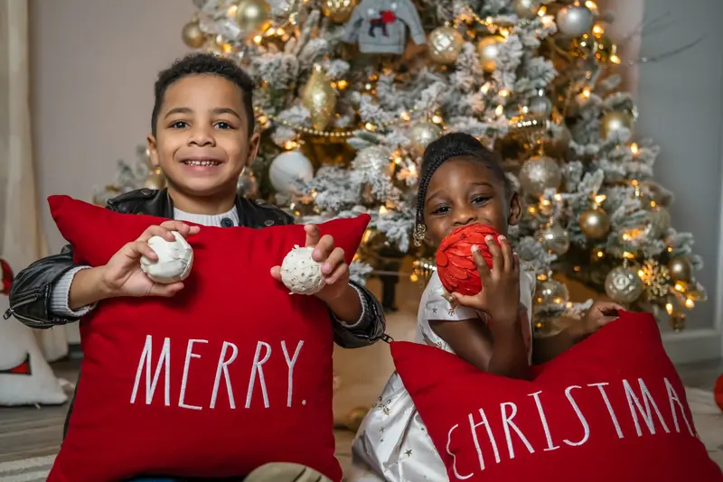 Two kids, holiday session