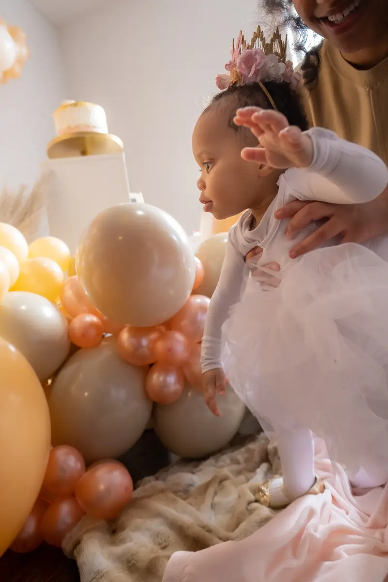 Baby with crown, balloons