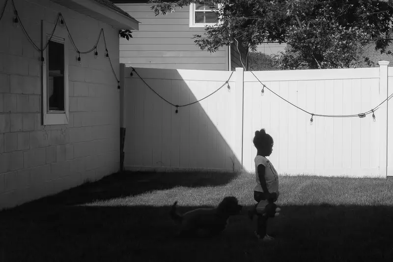 Child small in backyard frame