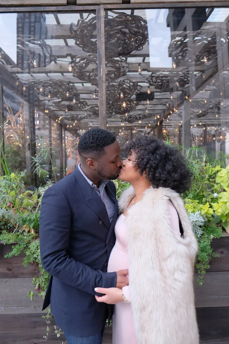 Maternity couple kissing